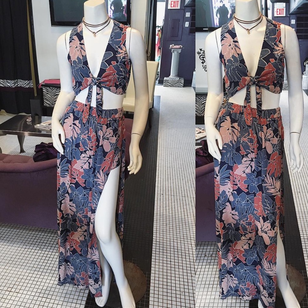 ILLA ILLA TWO PEICE skirt and crop top, size small